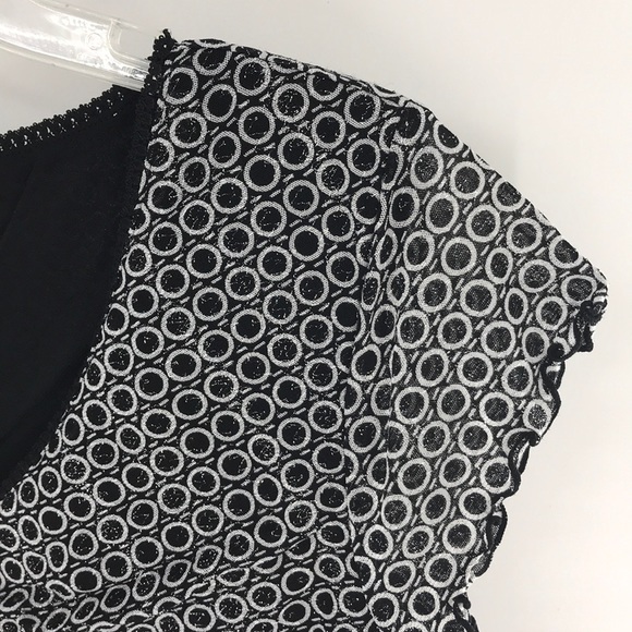 Style & Co Black & White Circles Pattern Glittered Shimmer Size Large V neck - Picture 3 of 12